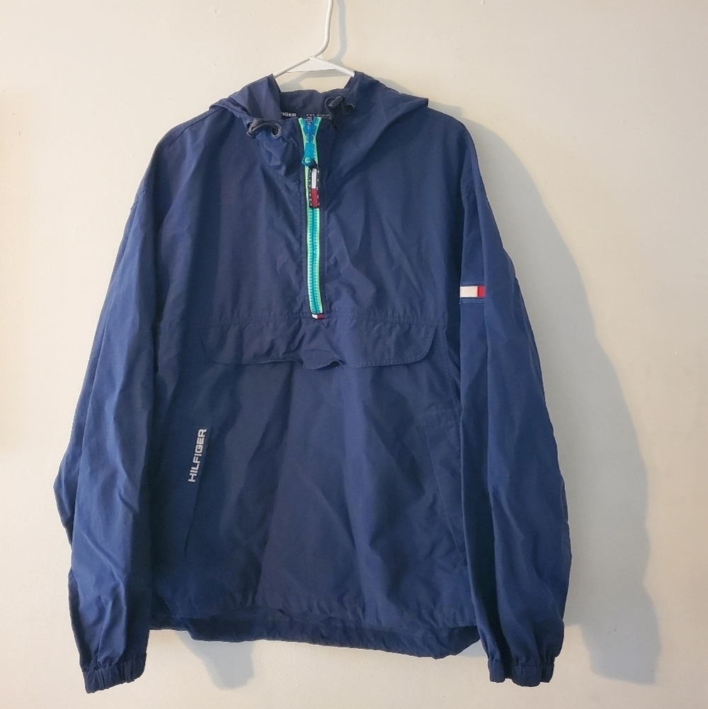 Tommy Hilfiger lightweight pullover jacket with kangaroo pocket size XL.